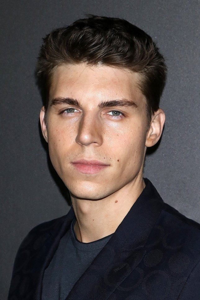 Nolan Gerard Funk(诺兰·杰拉德·冯克)